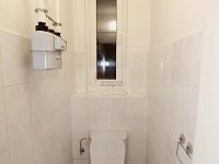 pronájem 2+1 72 m2 P5 Smíchov  po kompl. rek. ul. Na Celné 2.patro bez výtahu cihla část. zařízený - wc nejlepší.JPG
