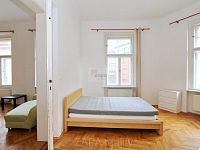 Pronájem bytu 2+1 69 m2 Praha 3 Žižkov - pokoj 1.JPG