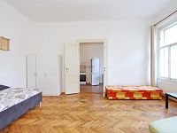 Pronájem bytu 2+1 69 m2 Praha 3 Žižkov - pokoj 2 do kuchyn.JPG