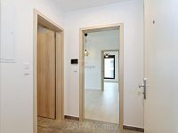 Pronájem bytu 2+kk/L/G 43 m2 v novostavbě, Praha 8 Bohnice, nezařízeno - vstup do bytu.JPG