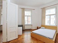 Pronájem bytu 2+1 69 m2 Praha 3 Žižkov - pokoj 2.JPG