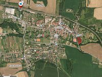 prodej stavebního pozemku 4.959 m2 Hošťka ul. Velešická - mapy.cz s nádražím a měřítkem s vyznačením pozemku