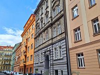 pronájem byt 1+1 50 m2 P5 Smíchov  ul. Na Celné 1.patro cihla nezařízený bez výtahu - dm z ulice.jpg