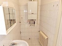 pronájem byt 1+1 50 m2 P5 Smíchov  ul. Na Celné 1.patro cihla nezařízený bez výtahu - koupelna 2.JPG