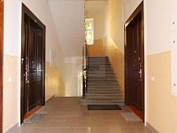 pronájem byt 1+1 50 m2 P5 Smíchov  ul. Na Celné 1.patro cihla nezařízený bez výtahu - zven pzem domu logo.JPG