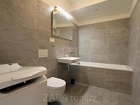 pronájem bytu 2+kk/B 57,6 m2 novostavba 2.patro s výtahem Praha 9 Kbely část. zař. - koupelna 1 logo.JPG
