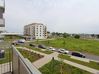 pronájem bytu 2+kk/B 57,6 m2 novostavba 2.patro s výtahem Praha 9 Kbely část. zař. - vhled z balkonu 2 logo.JPG