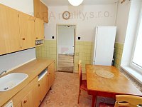 pronájem 2+1 53 m2 3patro cihla  Praha 9 Hloubětín u metra nezař. cihla výtah - kuchy II logo.JPG