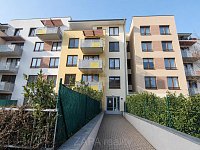 Pronájem bytu 2+kk/B/G 48 m2 v novostavbě, Praha 9 Čakovice, nezařízeno - dm vchod l