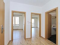 Pronájem bytu 2+kk/B/G 48 m2 v novostavbě, Praha 9 Čakovice, nezařízeno - od vstupu.JPG