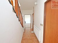 Prodej rodinného domu se zahradou v obci Skrbeň - Foto 4