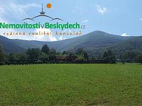 Investiční pozemek pod památníkem bratrů Strnadlů.