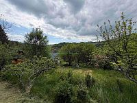 Stavební pozemek s chatou JZ svah - f98e515c-aa5d-4571-a6be-ddad23ab8cc1.jpg