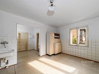 Dvougenerační dům s velkým pozemkem a garáží v Chomutovicích u Dobřejovic, obec Popovičky. - Foto 3