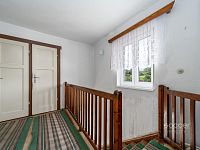 Dvougenerační dům s velkým pozemkem a garáží v Chomutovicích u Dobřejovic, obec Popovičky. - Foto 8