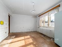 Dvougenerační dům s velkým pozemkem a garáží v Chomutovicích u Dobřejovic, obec Popovičky. - Foto 10