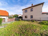 Dvougenerační dům s velkým pozemkem a garáží v Chomutovicích u Dobřejovic, obec Popovičky. - Foto 16