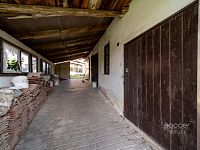 Dvougenerační dům s velkým pozemkem a garáží v Chomutovicích u Dobřejovic, obec Popovičky. - Foto 17