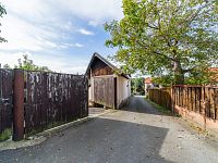 Dvougenerační dům s velkým pozemkem a garáží v Chomutovicích u Dobřejovic, obec Popovičky. - Foto 21