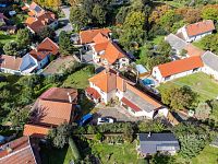 Dvougenerační dům s velkým pozemkem a garáží v Chomutovicích u Dobřejovic, obec Popovičky. - Foto 24