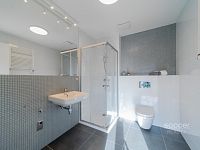 Prodej loftového bytu 1+kk s balkonem a možným sklepem a GS – Bydlení na Krejcárku, Praha 9. - Foto 11