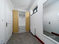 Nadstandardní velmi krásný byt ve vile se zahradou. - Foto 18