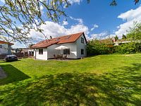 Kouzelný venkovský dům s příjemnou zahradou v atraktivní lokalitě.