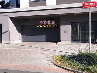 Pronájem garážového stání – Vysočany, metro B Vysočanská, ul. Střídavá