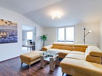 Pronájem bytu 3+1 s balkonem, v ulici U Školky, Nupaky. 