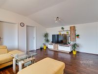 Pronájem bytu 3+1 s balkonem, v ulici U Školky, Nupaky.  - Foto 2