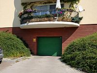 Pronájem garážového stání, Praha 5 - Smíchov, ul. Na Hřebenkách.