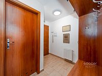 Z obýváku přímo na sjezdovku! Stylový apartmán 1+kk s terasou a parkováním – Prkenný Důl - Foto 12