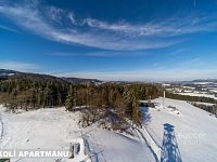 Z obýváku přímo na sjezdovku! Stylový apartmán 1+kk s balkonem a parkováním – Prkenný Důl - Foto 28