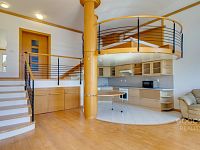 Pronájem atypického loftu 51,5 m2 s terasou na adrese Na Pokraji, Praha 9 - Prosek.