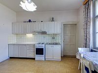 Pronájem staršího rodinného domu 4+1, pozemek 674 m2, ul. Dobšická, Praha – Horní Počernice. - Foto 12