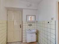 Pronájem staršího rodinného domu 4+1, pozemek 674 m2, ul. Dobšická, Praha – Horní Počernice. - Foto 14