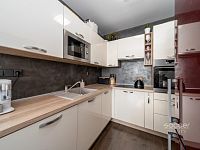 Prodej hezkého bytu 2kk, 42,97 m² se sklepní kójí, ul. Pavlišovská, Praha 20 – Horní Počernice