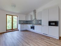 Pronájem bytu 3+kk se zahradou, Praha 20 – Horní Počernice, ul. Třebešovská.