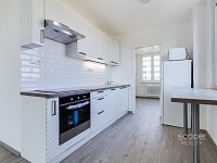 Pronájem bytu 4+kk/L/komora, 65 m² + lodžie 7 m², Praha 4 – Krč, Horáčkova ulice.