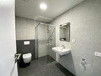 Nový apartmán s terasou a parkovacím stáním v prestižní čtvrti. - Foto 3