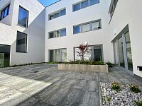 Nový apartmán s terasou a parkovacím stáním v prestižní čtvrti. - Foto 13