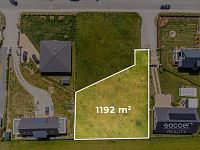Unikátní stavební parcela s trvalým výhledem na horizontu v Jílovém u Prahy  o velikosti 1 192 m²
