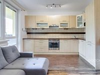 Pronájem bytu 2+kk/B, 45 m2 + balkon 7 m2, ulice V Honech, Klecany. 