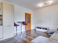 Pronájem bytu 2+kk/B, 45 m2 + balkon 7 m2, ulice V Honech, Klecany.  - Foto 3