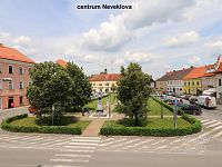 Pronájem pěkného bytu 2+kk 33 m2 + lodžie 3 m2 v centru Neveklova, okres Benešov. - Foto 2