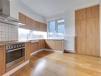 Pronájem bytu 3+1 + hala + šatna + 2x koupelna (celkem 97 m²) na Václavském náměstí