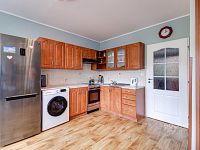 Prodej bytu 1+kk 39,3 m² s garážovým stáním a sklepem, Praha 9 – Letňany, ul. Třinecká.
