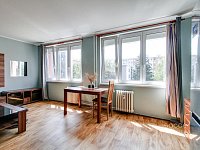Prodej bytu 1+kk 39,3 m² s garážovým stáním a sklepem, Praha 9 – Letňany, ul. Třinecká. - Foto 2