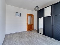 Pronájem bytu 3+1 (77 m²) s lodžií (6 m²) a parkem ve vnitrobloku – ul. Přecechtělova, Praha 13 - Foto 16