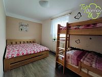 Prodej slunného bytu 2+1 s výhledem na hory ve Vrbně pod Pradědem - Pokoj